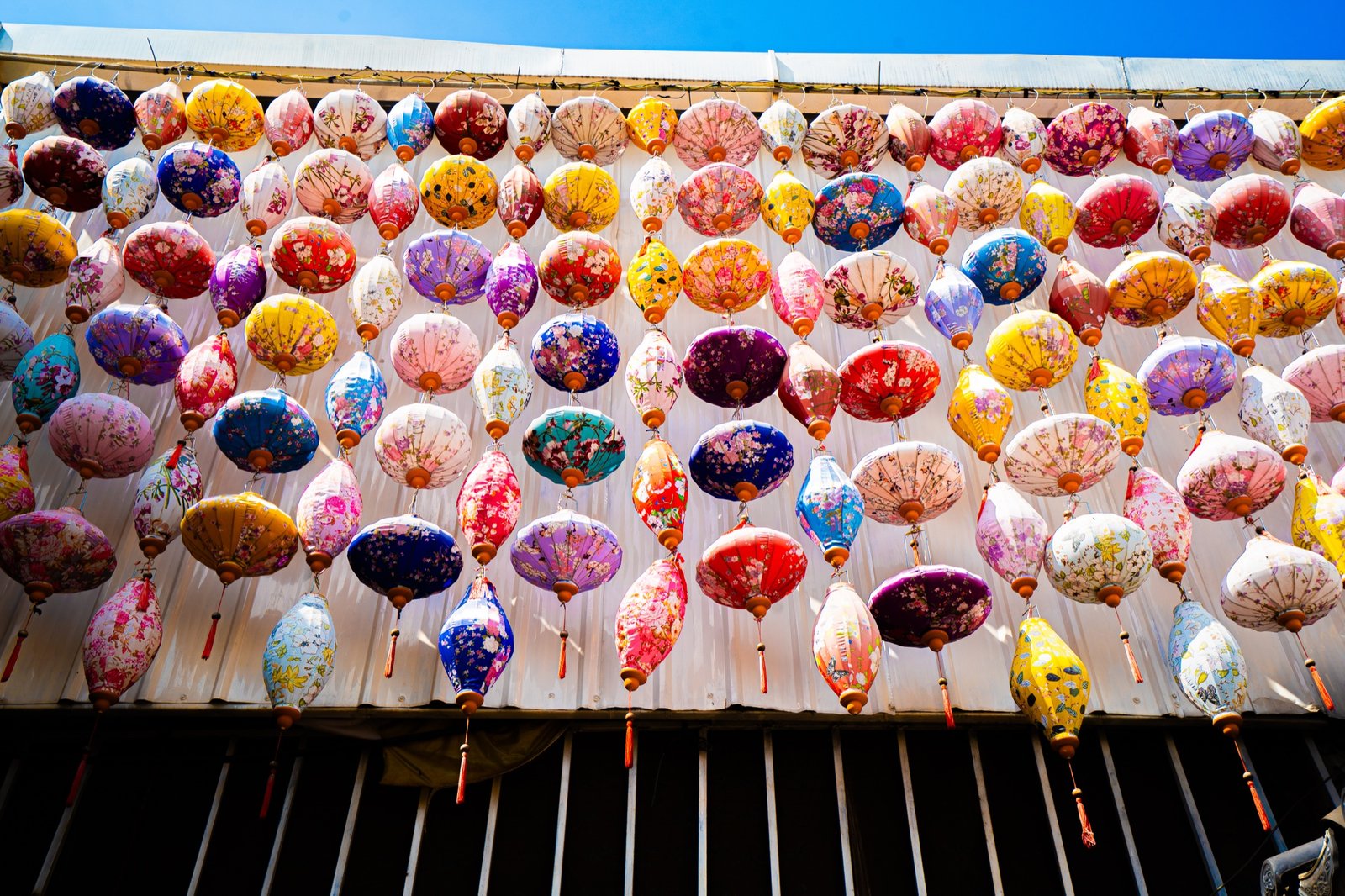 TSUKU TSUKU hanging lanterns